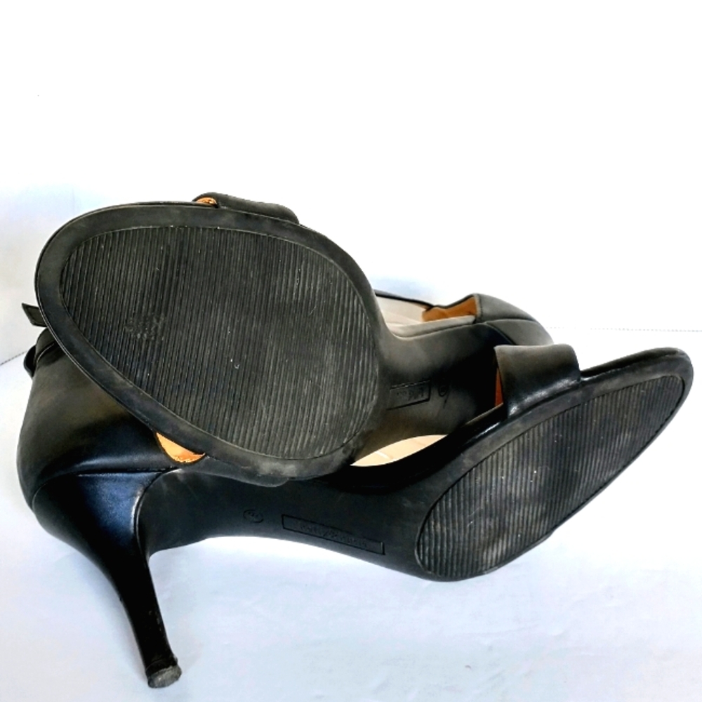 Like new Condition Pair of Kelly&Katie Nadia Genuine Leather Ankle Strap Sandals - Picture 8 of 9